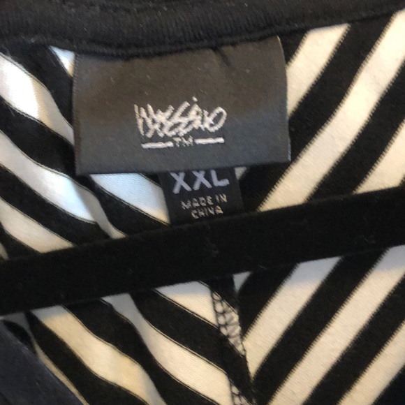 Pretty dress with chevron stripes - Picture 2 of 3